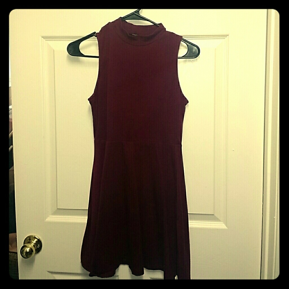 ✨ Maroon high neck skater dress from Forever 21✨